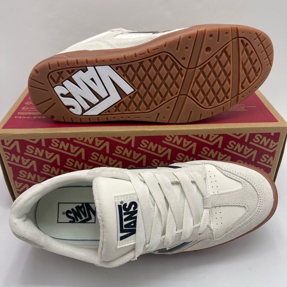 Vans Men’s Upland
Suede Marshmallow/Gum
VN000D250VM Sneakers - Picture 4 of 16